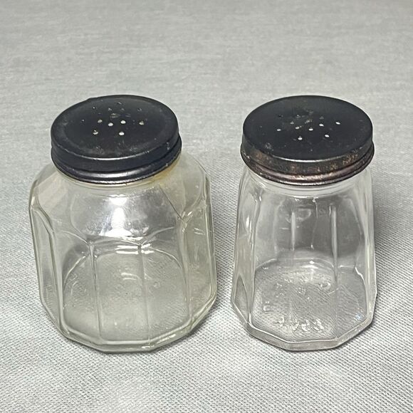 Vintage G. C. Co Paneled Clear Glass Black Metal Lid Salt & Pepper Shaker-UV - Picture 11 of 15